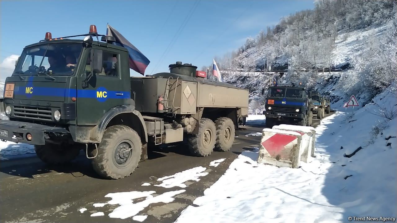 Rusiya sülhməramlılarına aid daha 16 yük avtomobili Laçın yolundan keçib (FOTO)