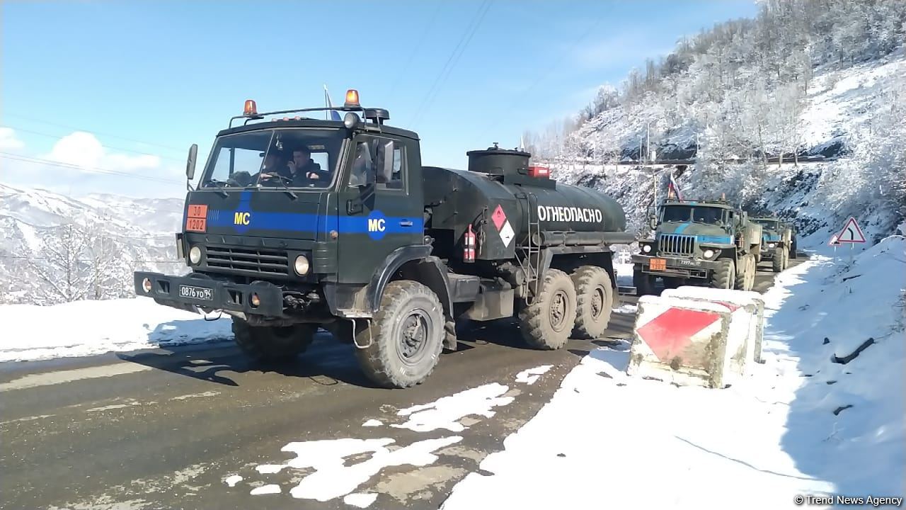 Rusiya sülhməramlılarına aid daha 16 yük avtomobili Laçın yolundan keçib (FOTO)