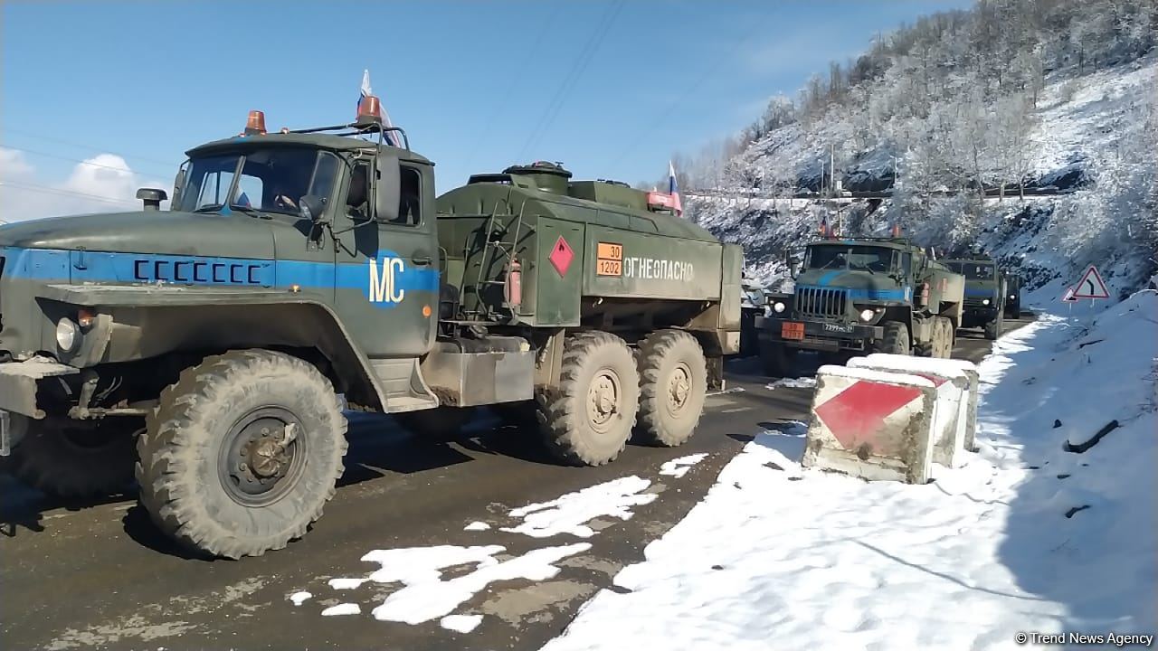 Rusiya sülhməramlılarına aid daha 16 yük avtomobili Laçın yolundan keçib (FOTO)