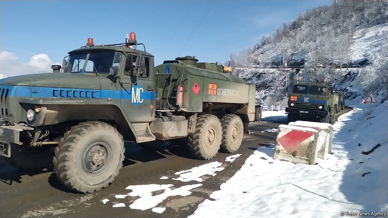 Rusiya sülhməramlılarına aid daha 16 yük avtomobili Laçın yolundan keçib (FOTO)