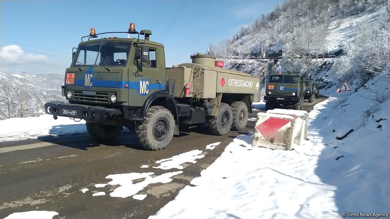 Rusiya sülhməramlılarına aid daha 16 yük avtomobili Laçın yolundan keçib (FOTO)