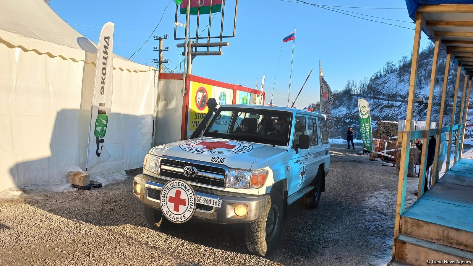 BQXK-ya məxsus 6 avtomobil Laçın yolundan keçib (FOTO)