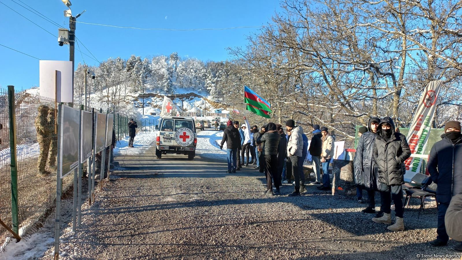 BQXK-ya məxsus 6 avtomobil Laçın yolundan keçib (FOTO)