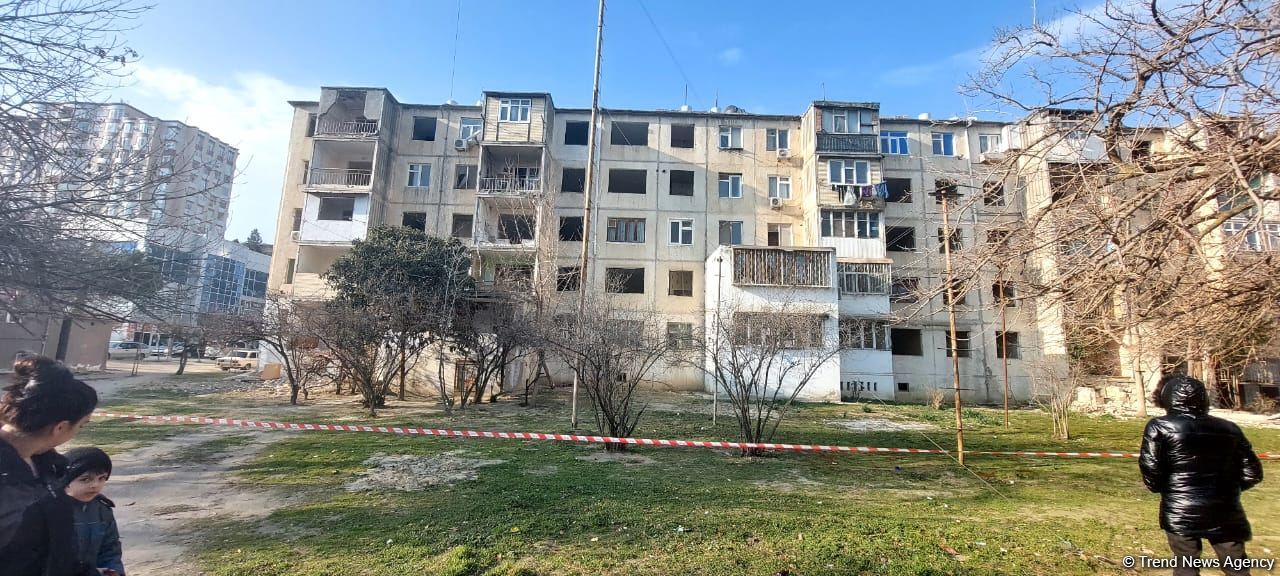 Bakının bu rayonunda yaşayış binası sökülür (FOTO/VİDEO)