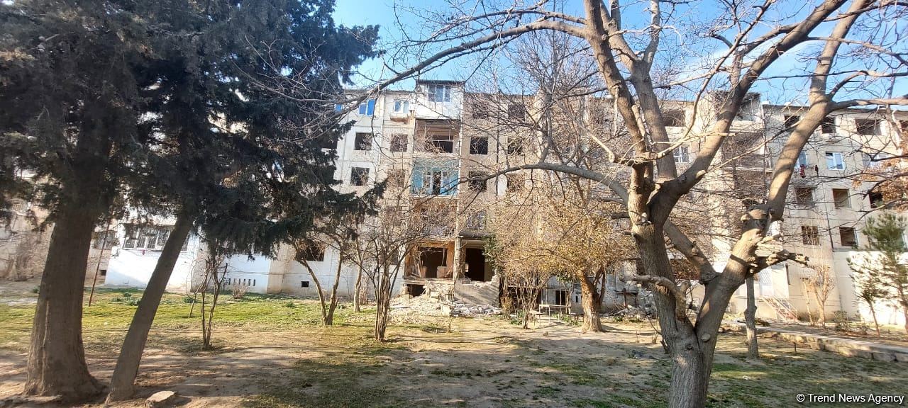 Bakının bu rayonunda yaşayış binası sökülür (FOTO/VİDEO)