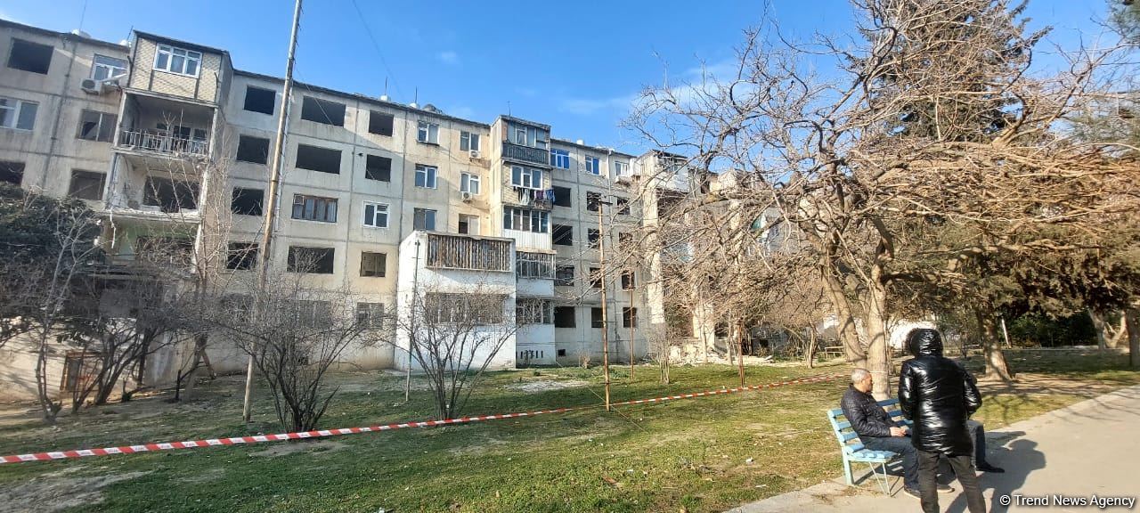 Bakının bu rayonunda yaşayış binası sökülür (FOTO/VİDEO)