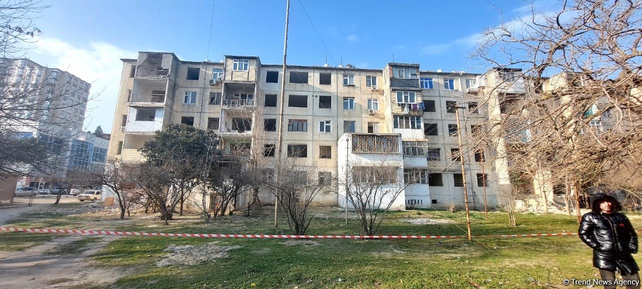 Bakının bu rayonunda yaşayış binası sökülür (FOTO/VİDEO)