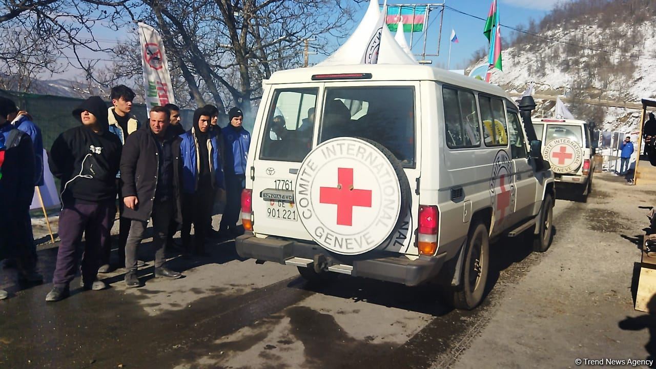 BQXK-ya məxsus 6 avtomobil yenidən Laçın yolundan keçib (FOTO)