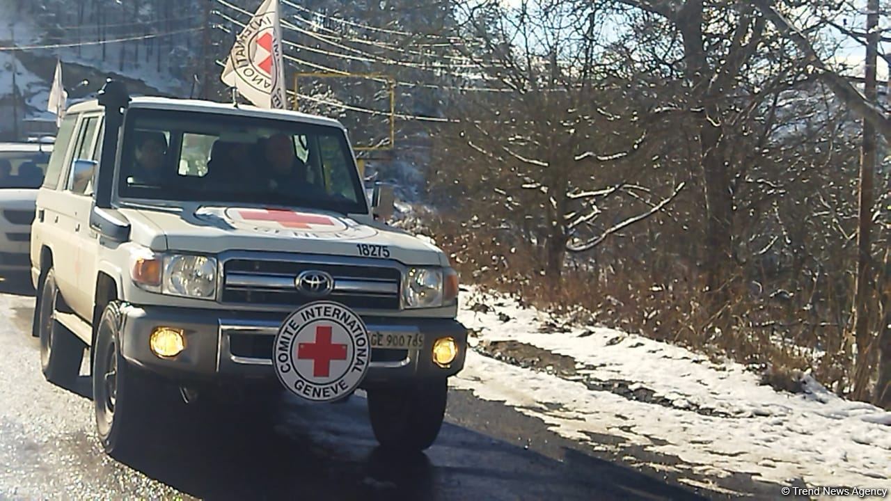 BQXK-ya məxsus 6 avtomobil yenidən Laçın yolundan keçib (FOTO)