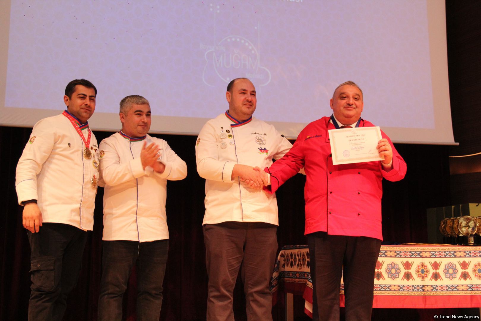“İllərin sənətkarı” Milli Aşpazlar mükafatına həsr olunmuş “Milli Mətbəxin Muğamı”nın təqdimat mərasimi olub (FOTO)