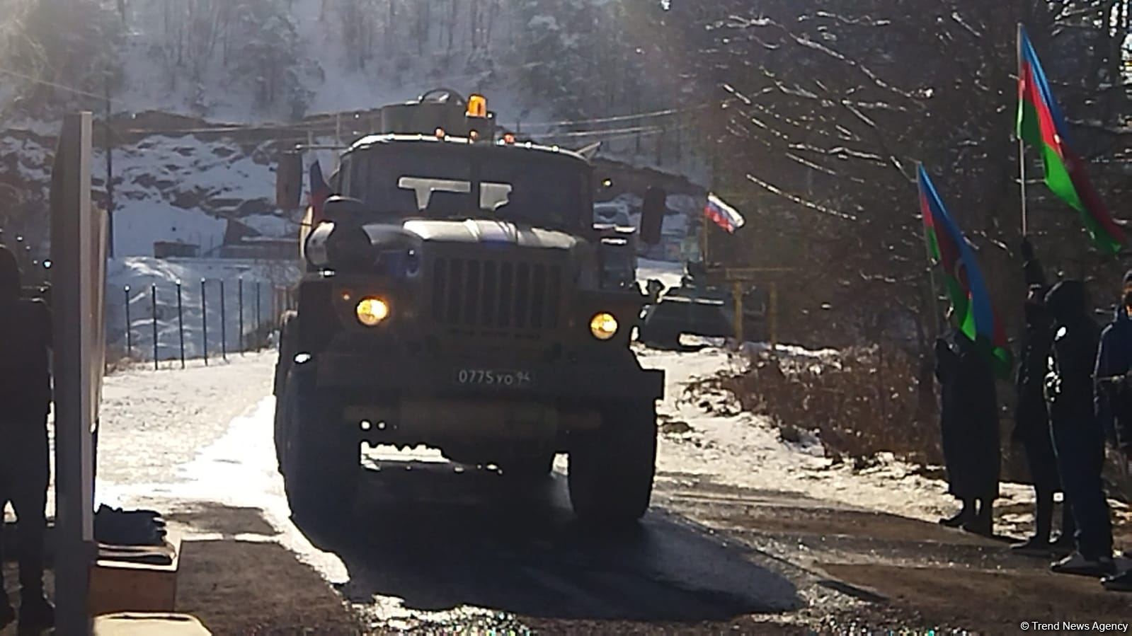 Sülhməramlılara məxsus 15 avtomobil Laçın yolundan maneəsiz keçid edib (FOTO)