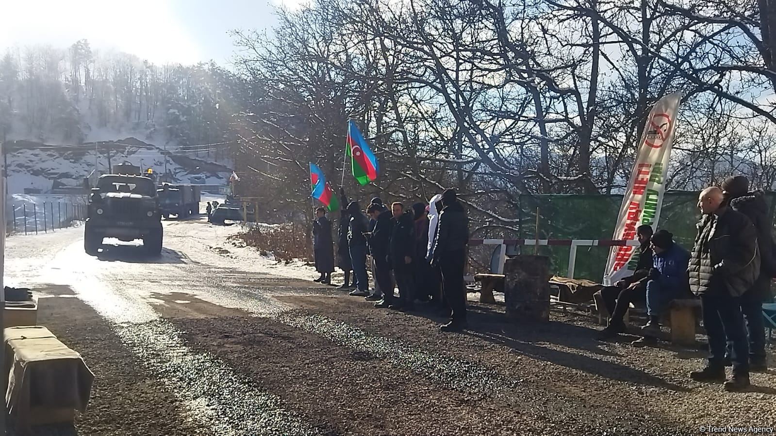 Sülhməramlılara məxsus 15 avtomobil Laçın yolundan maneəsiz keçid edib (FOTO)