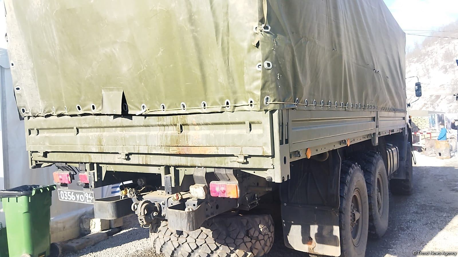 Sülhməramlılara məxsus 15 avtomobil Laçın yolundan maneəsiz keçid edib (FOTO)