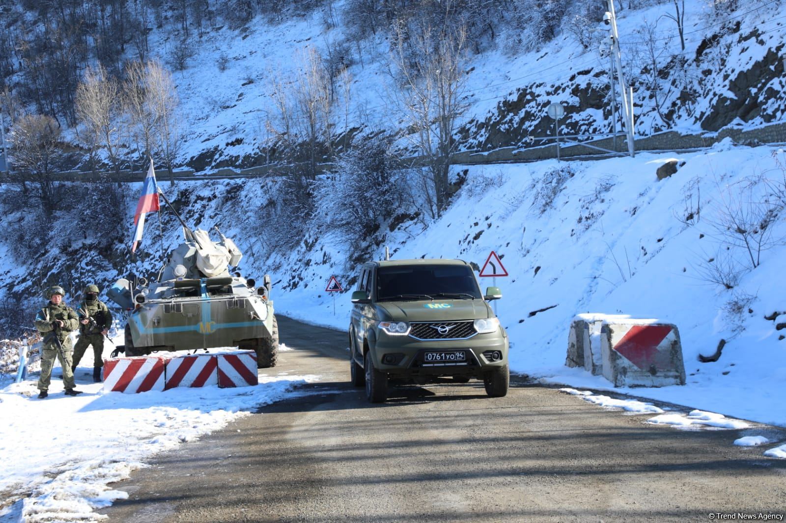 Sülhməramlılara məxsus 7 avtomobil Laçın yolundan maneəsiz keçid edib (FOTO)