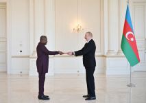 Prezident İlham Əliyev Anqolanın Azərbaycanda yeni səfirinin etimadnaməsini qəbul edib (FOTO/VİDEO) (YENİLƏNİB)