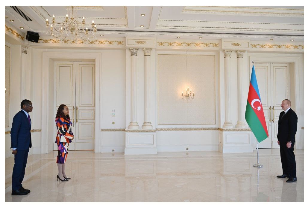 Prezident İlham Əliyev Qananın Azərbaycanda yeni təyin olunmuş səfirinin etimadnaməsini qəbul edib (FOTO/VİDEO) (YENİLƏNİB)