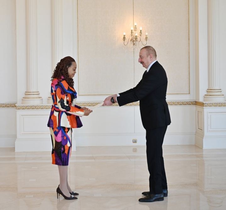 Prezident İlham Əliyev Qananın Azərbaycanda yeni təyin olunmuş səfirinin etimadnaməsini qəbul edib (FOTO/VİDEO) (YENİLƏNİB)