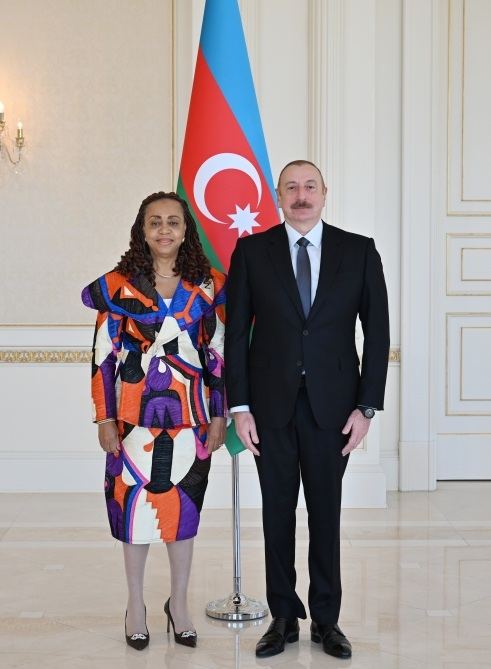 Prezident İlham Əliyev Qananın Azərbaycanda yeni təyin olunmuş səfirinin etimadnaməsini qəbul edib (FOTO/VİDEO) (YENİLƏNİB)