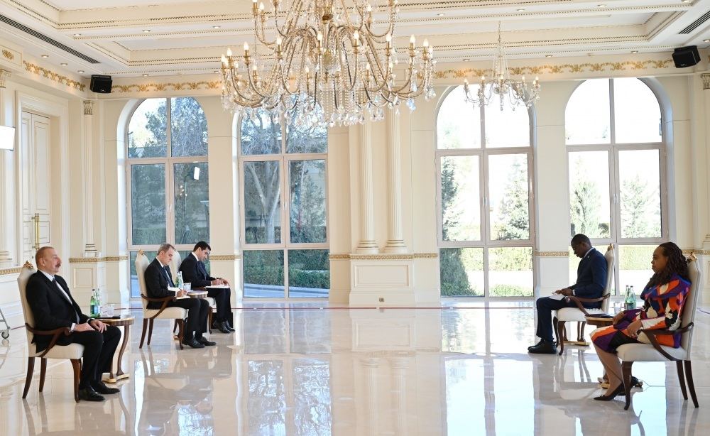 Prezident İlham Əliyev Qananın Azərbaycanda yeni təyin olunmuş səfirinin etimadnaməsini qəbul edib (FOTO/VİDEO) (YENİLƏNİB)
