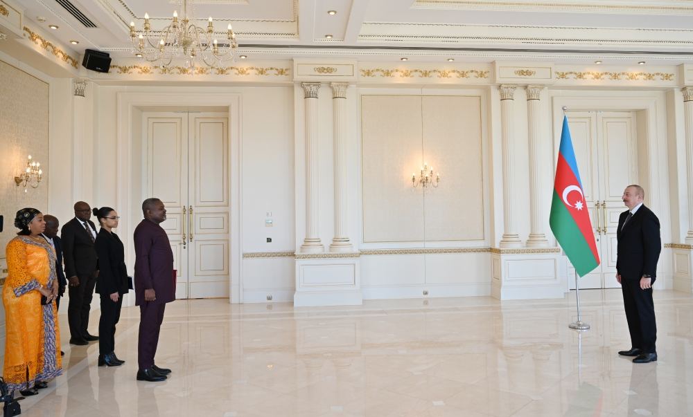 Prezident İlham Əliyev Anqolanın Azərbaycanda yeni səfirinin etimadnaməsini qəbul edib (FOTO/VİDEO) (YENİLƏNİB)