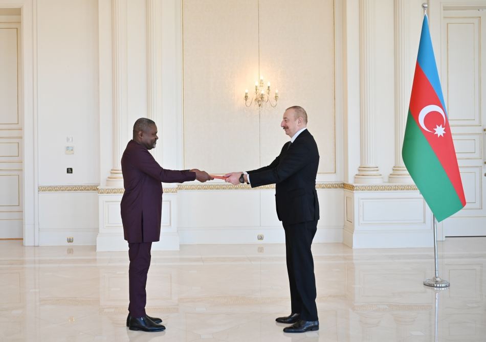 Prezident İlham Əliyev Anqolanın Azərbaycanda yeni səfirinin etimadnaməsini qəbul edib (FOTO/VİDEO) (YENİLƏNİB)