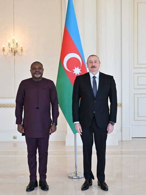 Prezident İlham Əliyev Anqolanın Azərbaycanda yeni səfirinin etimadnaməsini qəbul edib (FOTO/VİDEO) (YENİLƏNİB)