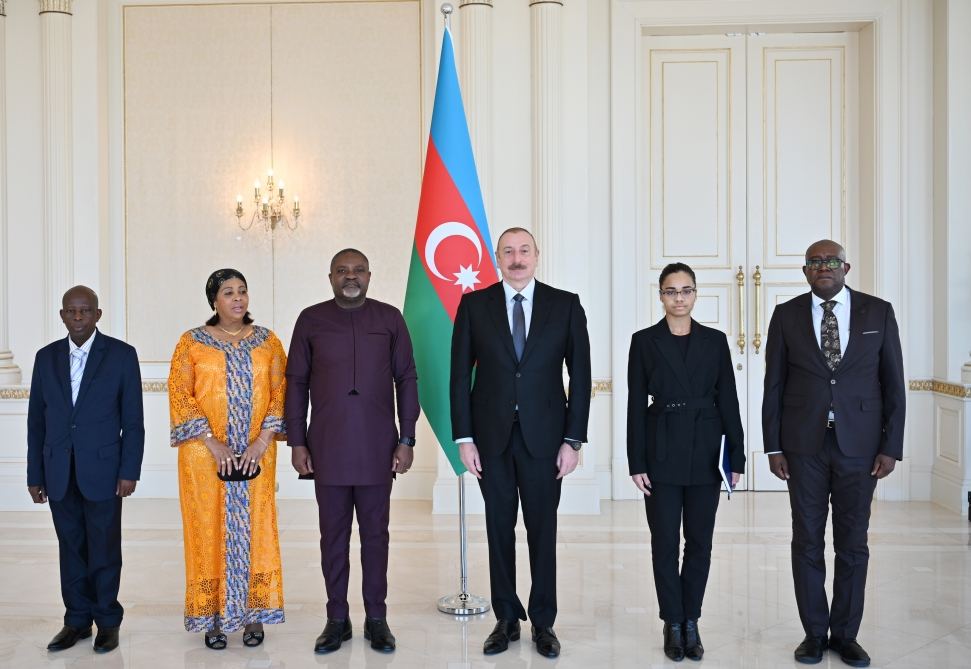 Prezident İlham Əliyev Anqolanın Azərbaycanda yeni səfirinin etimadnaməsini qəbul edib (FOTO/VİDEO) (YENİLƏNİB)