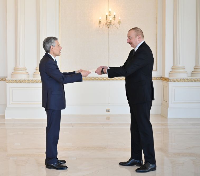Prezident İlham Əliyev San-Marinonun ölkəmizdə yeni təyin olunan səfirinin etimadnaməsini qəbul edib (FOTO/VİDEO) (YENİLƏNİB)