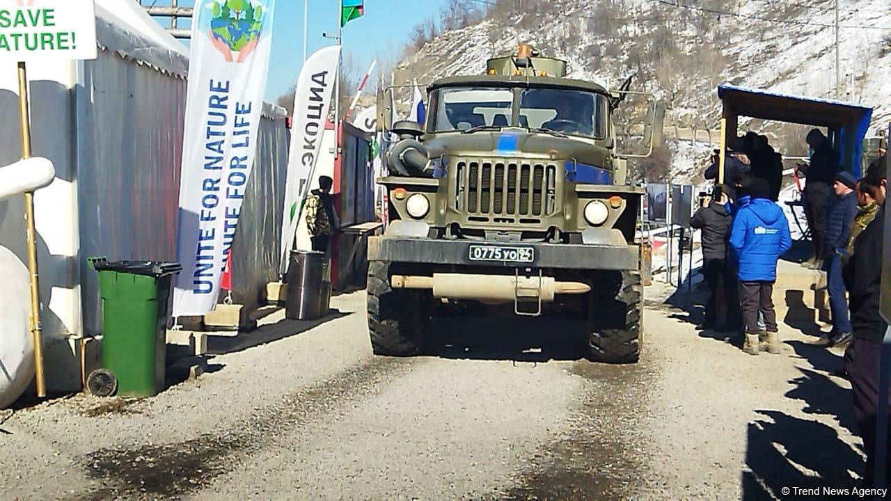 Sülhməramlılara məxsus avtomobil karvanı Laçın yolundan keçib (FOTO/VİDEO)