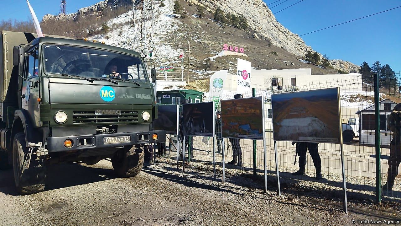 Sülhməramlılara məxsus avtomobil karvanı Laçın yolundan keçib (FOTO/VİDEO)