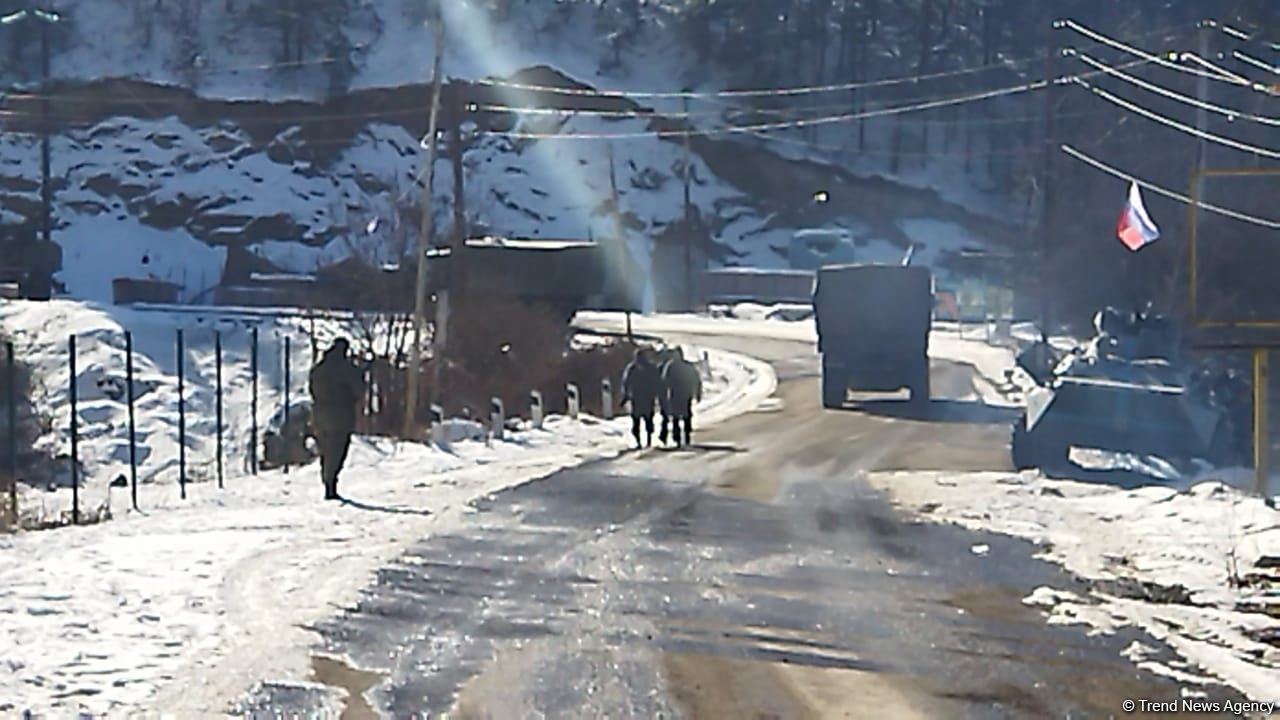 Sülhməramlılara məxsus avtomobil karvanı Laçın yolundan keçib (FOTO/VİDEO)