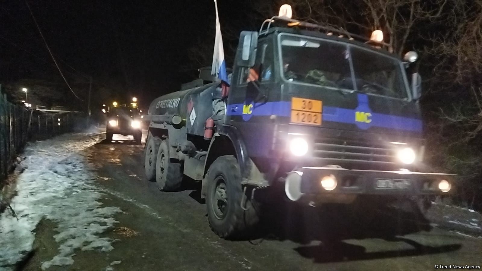 Sülhməramlılara aid 14 təminat avtomobili Laçın yolundan keçib (FOTO)