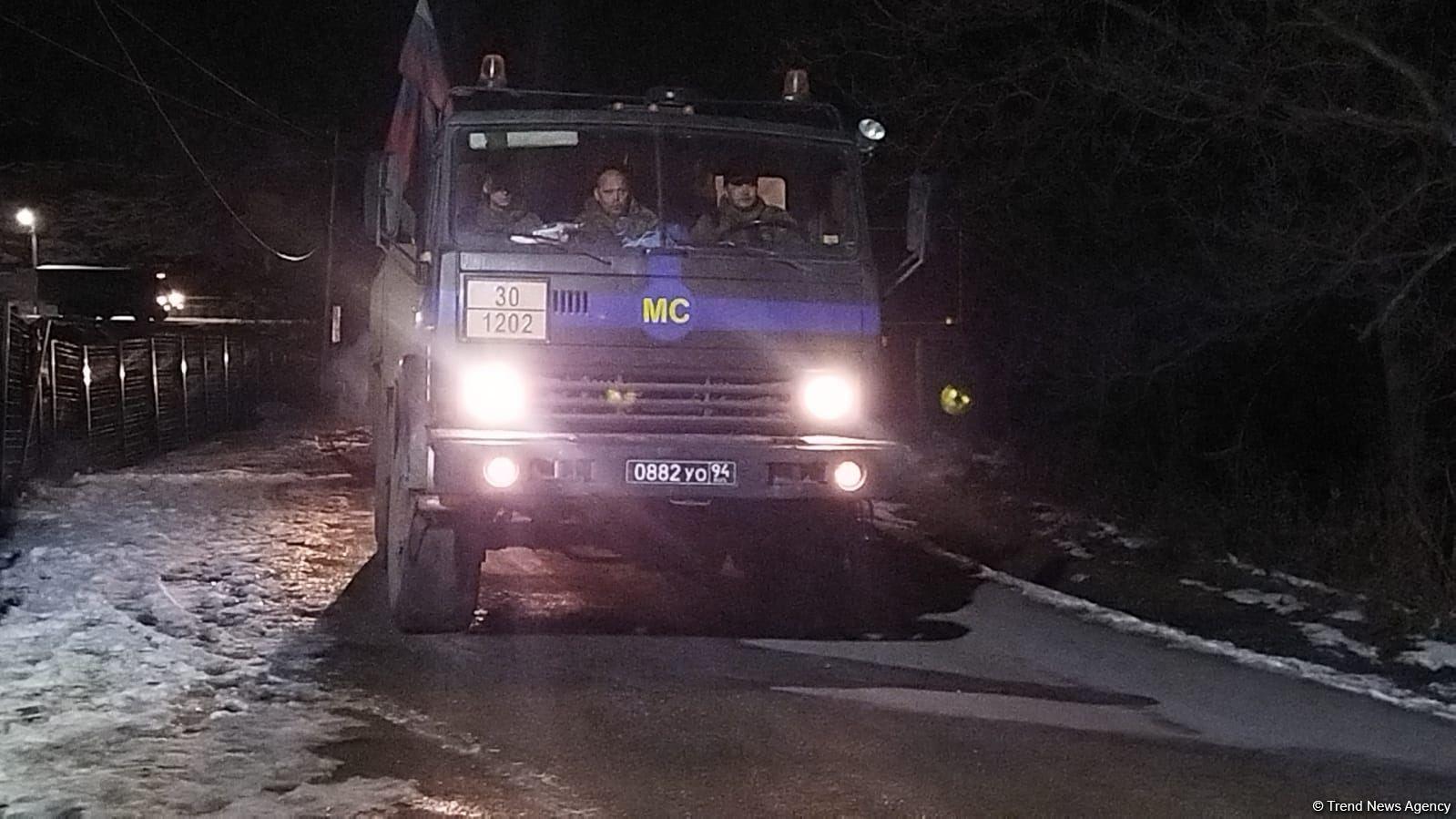 Sülhməramlılara aid 14 təminat avtomobili Laçın yolundan keçib (FOTO)