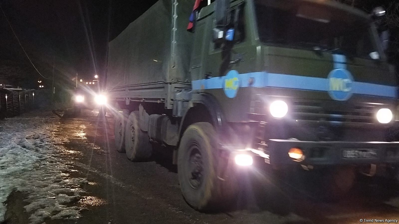Sülhməramlılara aid 14 təminat avtomobili Laçın yolundan keçib (FOTO)