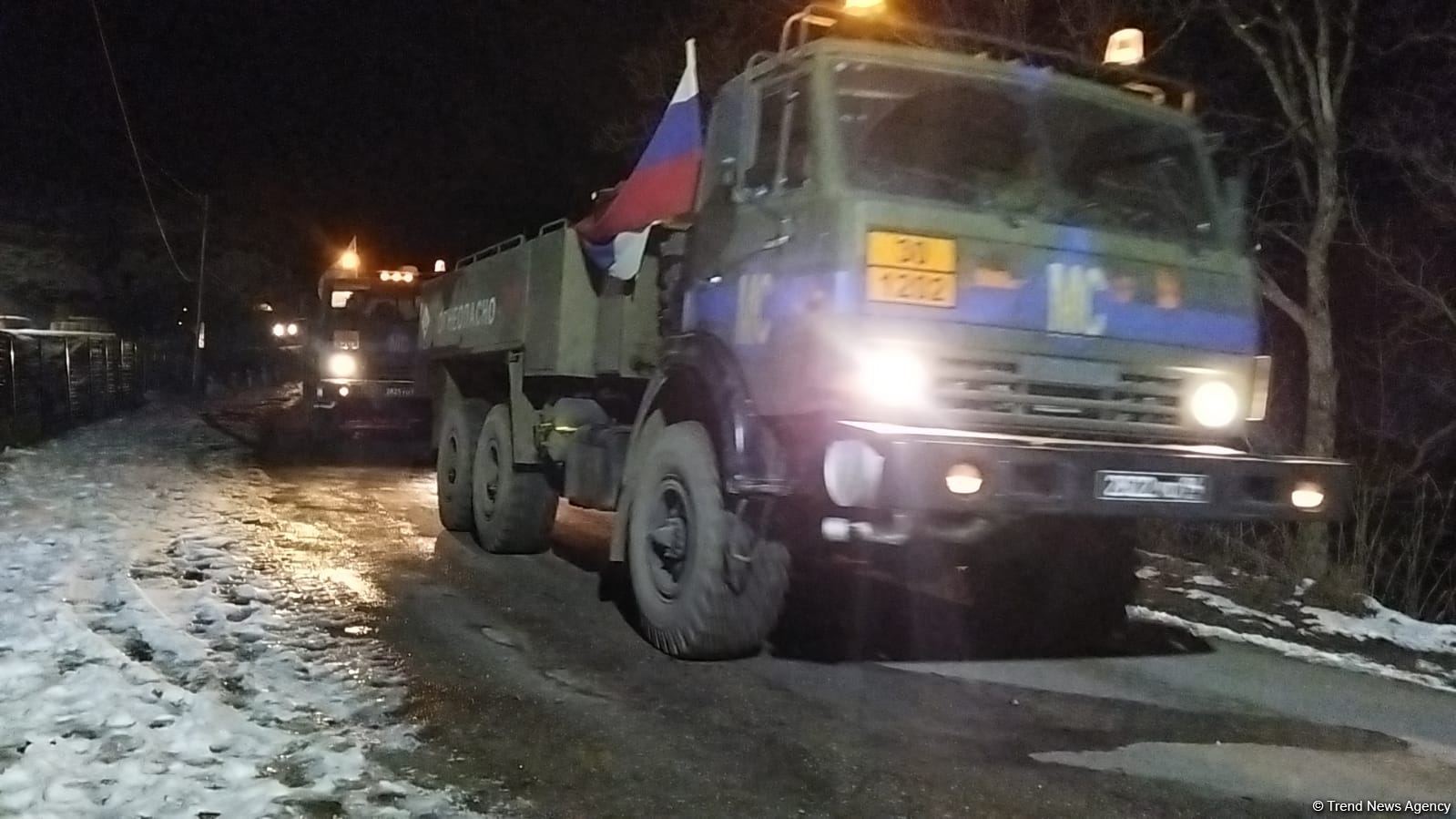 Sülhməramlılara aid 14 təminat avtomobili Laçın yolundan keçib (FOTO)