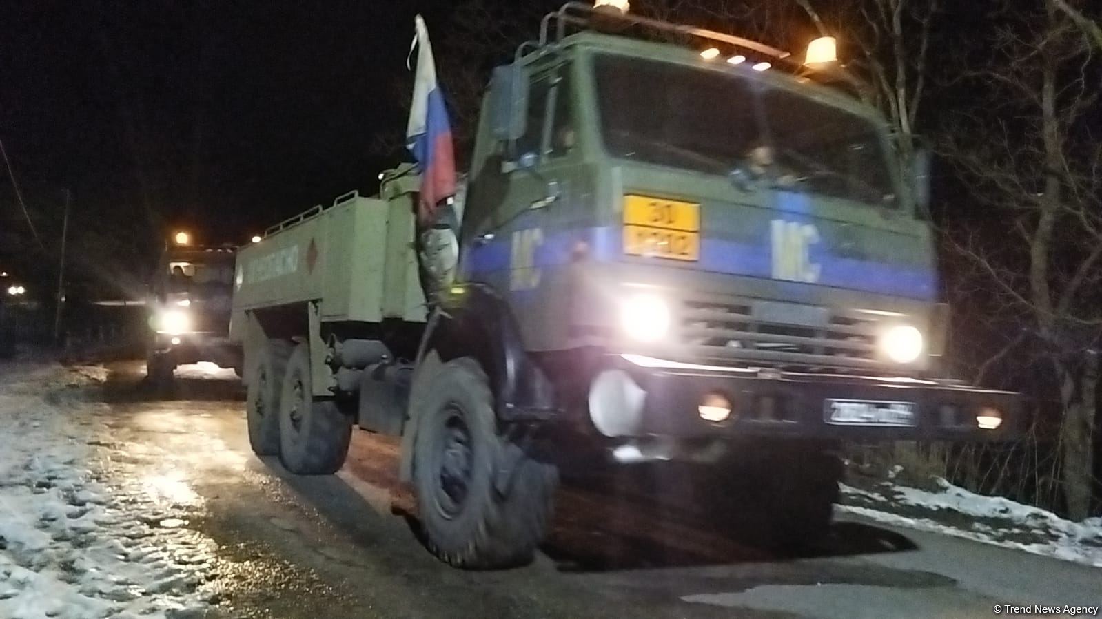 Sülhməramlılara aid 14 təminat avtomobili Laçın yolundan keçib (FOTO)
