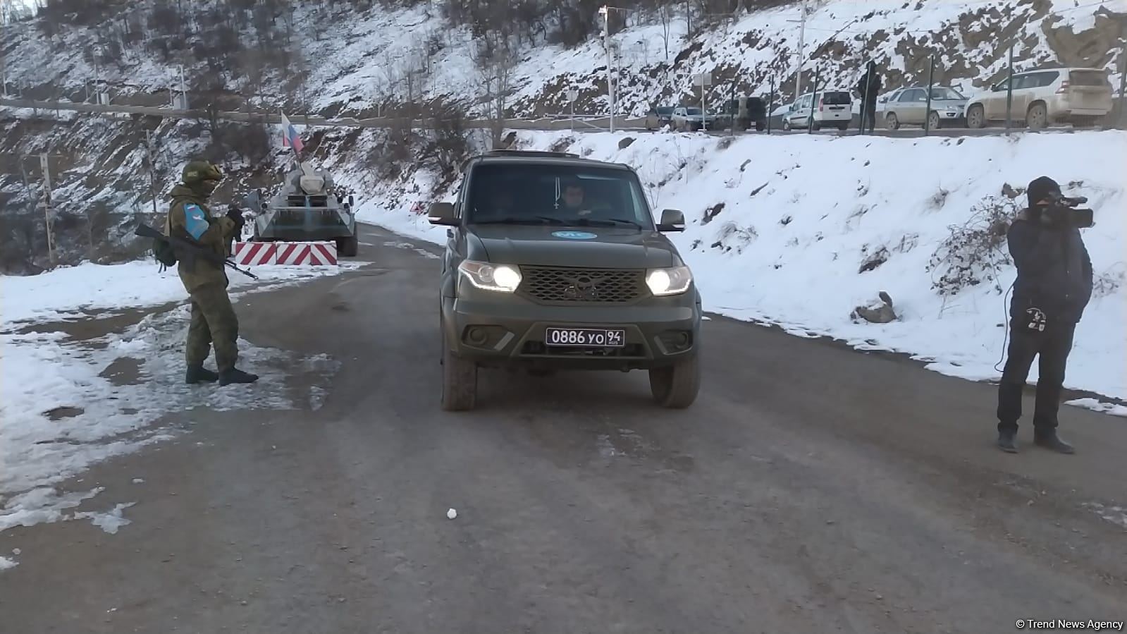 Sülhməramlılara məxsus  avtomobil Laçın yolundan maneəsiz keçid edib (FOTO)