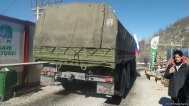Sülhməramlılara aid 16 təminat avtomobili Laçın yolundan keçib (FOTO)