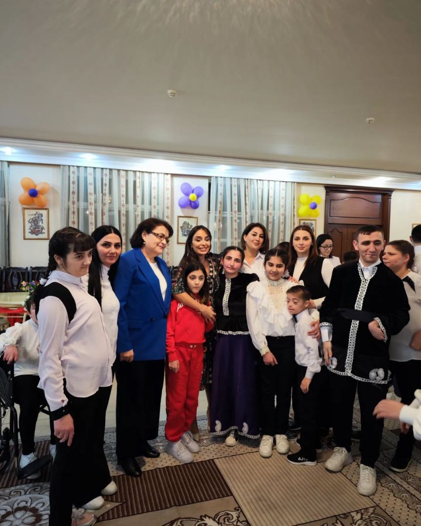 Heydər Əliyev Fondunun vitse-prezidenti Leyla Əliyeva sağlamlıq imkanları məhdud uşaqlar üçün sosial xidmət müəssisəsində olub (FOTO)
