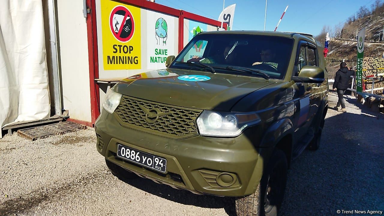 Sülhməramlılara aid 28 avtomobili Laçın yolundan keçib (FOTO)