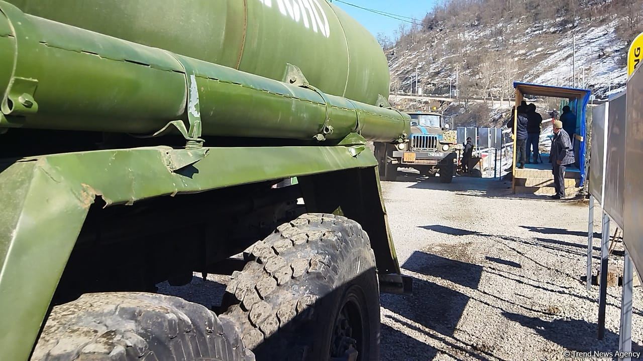 Sülhməramlılara aid 28 avtomobili Laçın yolundan keçib (FOTO)