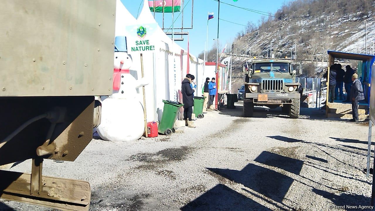Sülhməramlılara aid 28 avtomobili Laçın yolundan keçib (FOTO)