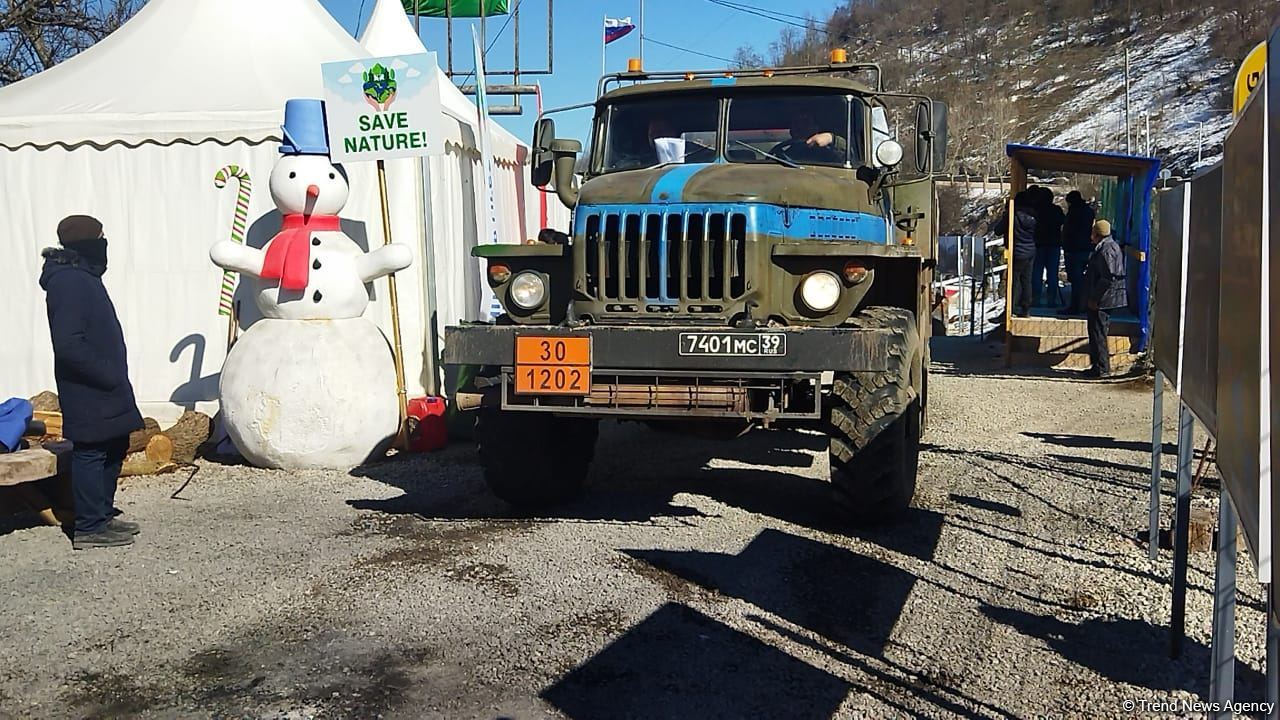 Sülhməramlılara aid 28 avtomobili Laçın yolundan keçib (FOTO)