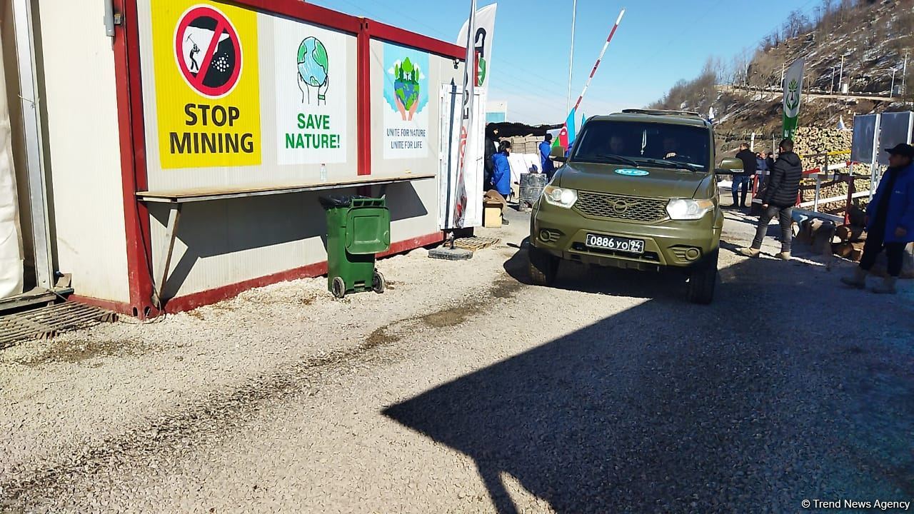 Sülhməramlılara aid 28 avtomobili Laçın yolundan keçib (FOTO)