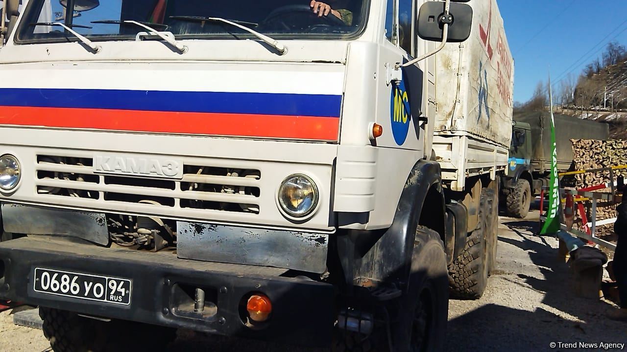 Sülhməramlılara aid 28 avtomobili Laçın yolundan keçib (FOTO)