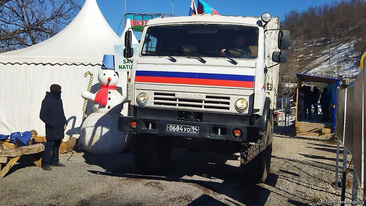 Sülhməramlılara aid 28 avtomobili Laçın yolundan keçib (FOTO)