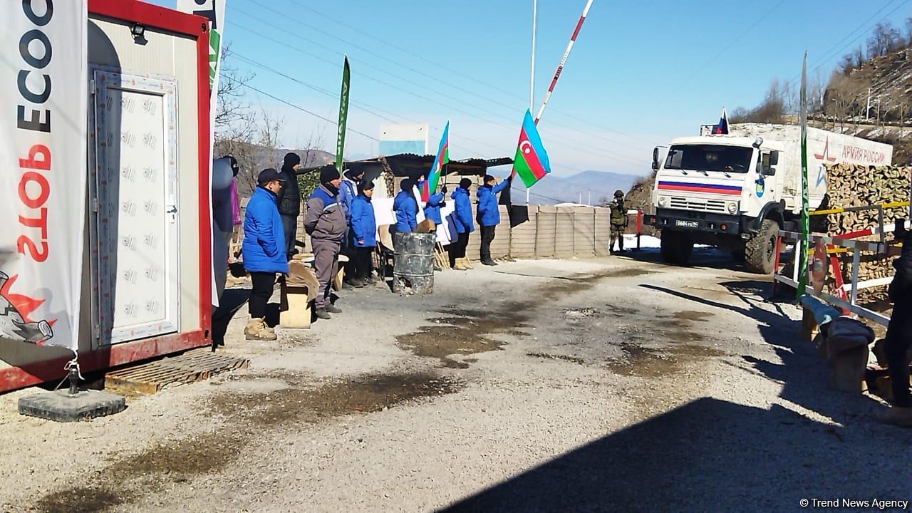Sülhməramlılara aid 28 avtomobili Laçın yolundan keçib (FOTO)