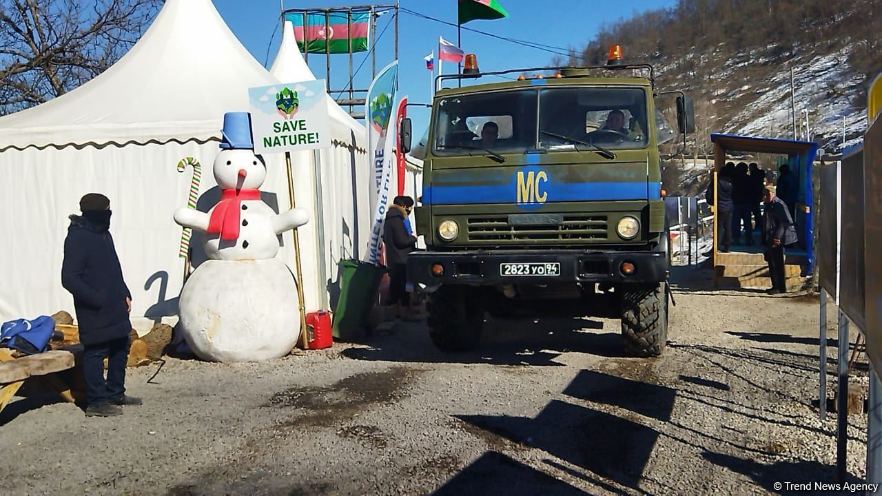 Sülhməramlılara aid 28 avtomobili Laçın yolundan keçib (FOTO)