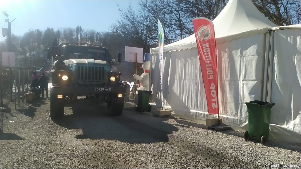 Sülhməramlılara aid 16 təminat avtomobili Laçın yolundan keçib (FOTO)
