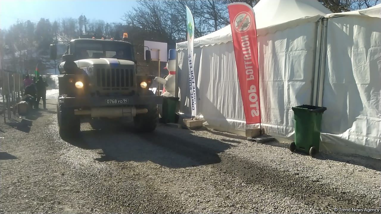 Sülhməramlılara aid 16 təminat avtomobili Laçın yolundan keçib (FOTO)